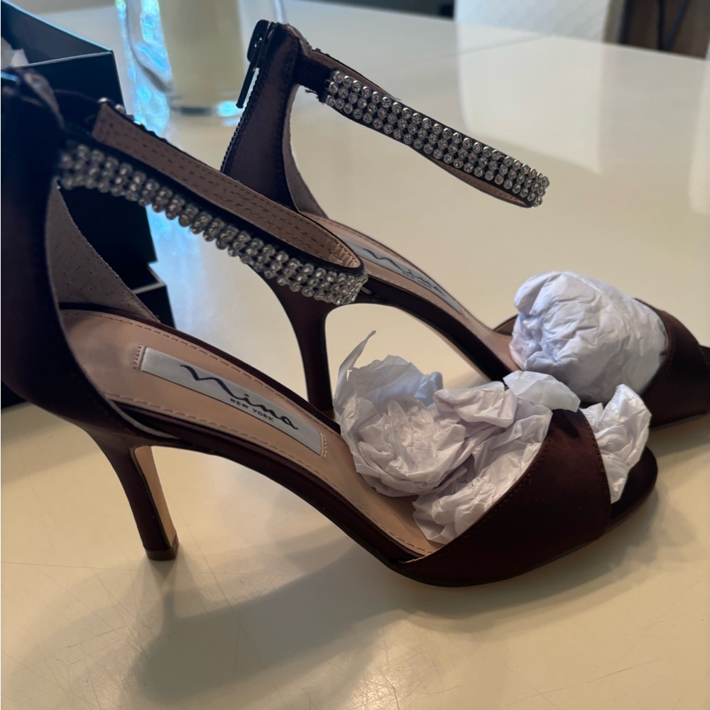 🤎🖤❤️FIRM Brand New in box Nina Women's Brown Heeled Sandals